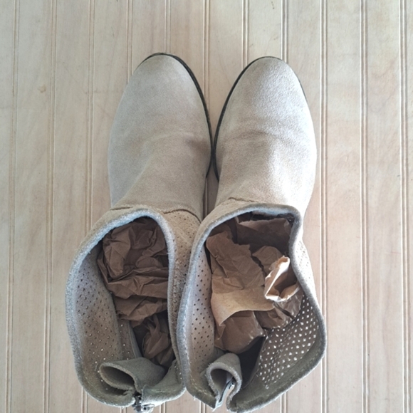 NINE West Bond Suede Leather Ankle Boots Taupe Perforated Causal Booties - Picture 2 of 12